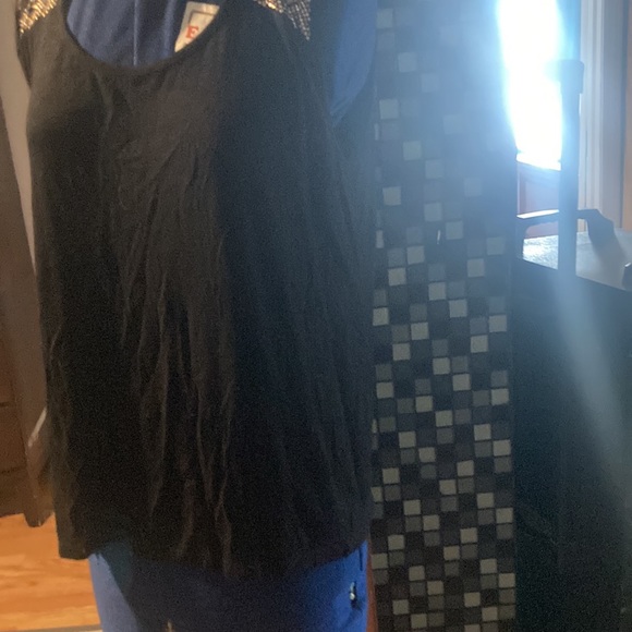 Top - Picture 2 of 3